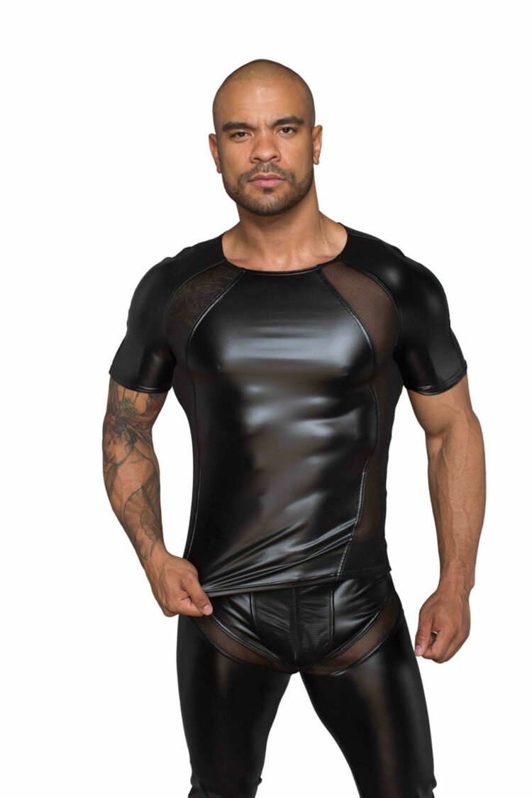 Absolutes Must-Have in Ihrer Garderobe. Ein T-Shirt aus Powerwetlook mit Einsätzen aus weichem 3D-Netz bringt Ihre geformte Brust und Schultern zur Geltung.